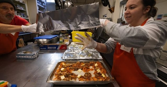 Where to find a free, hot Thanksgiving meal across the Seattle area