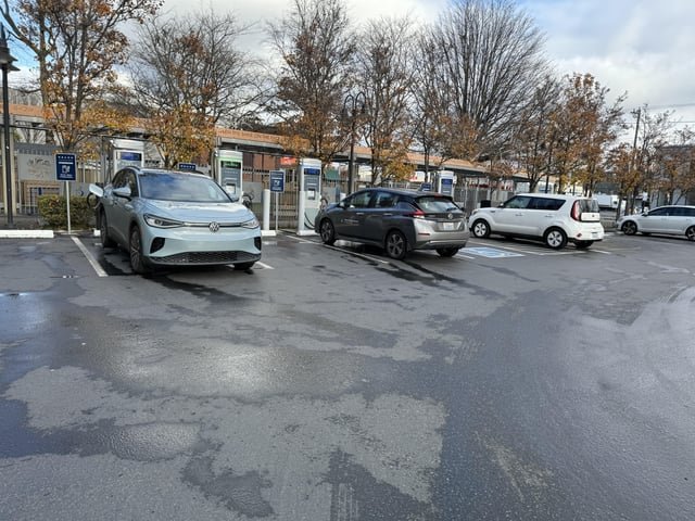 Starbucks Reserve in SODO has 4 working fast DC chargers! Never a line, never an issue here. 45c per KWh. Safe holiday travels, Seattle!