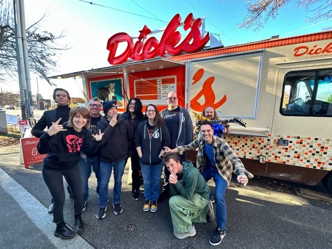 BLACK FRIDAY: Deals and Dick’s at Thunder Road Guitars
