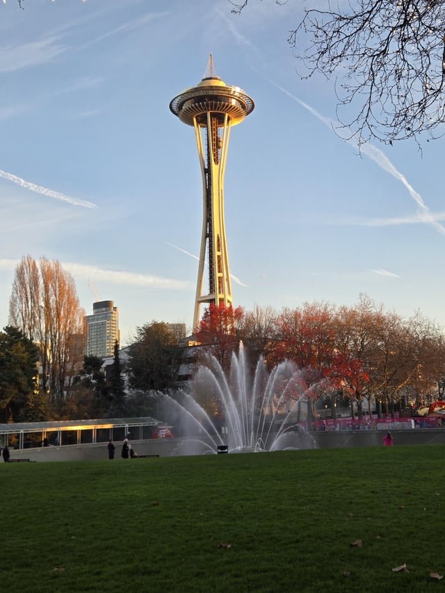 Classic Space Needle pic! 12.1.24