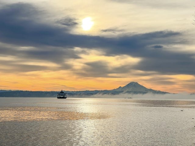 We live in a gorgeous state. Mt. Rainier during sunrise