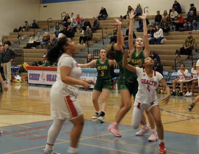 BASKETBALL: Chief Sealth IHS hosts Bishop Blanchet