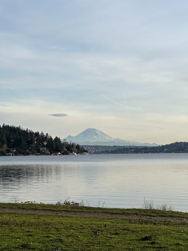 Weird lookin’ cloud over Rainier