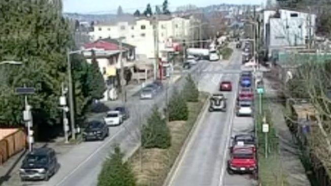 UPDATE: Stuck truck on Delridge