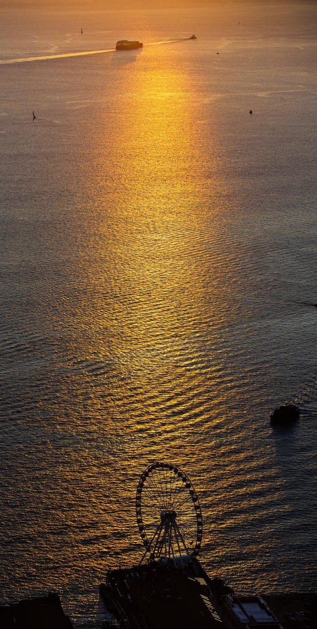 Seattle Great Wheel at sunset