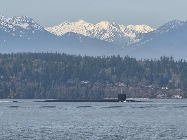 Submarine in the sound this morning.