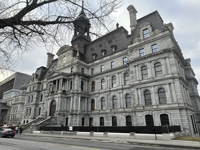 City of Montreal stops ordering from Amazon