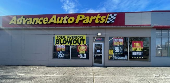 WEST SEATTLE BIZNOTES: Cupcakes, pizzas, and auto parts