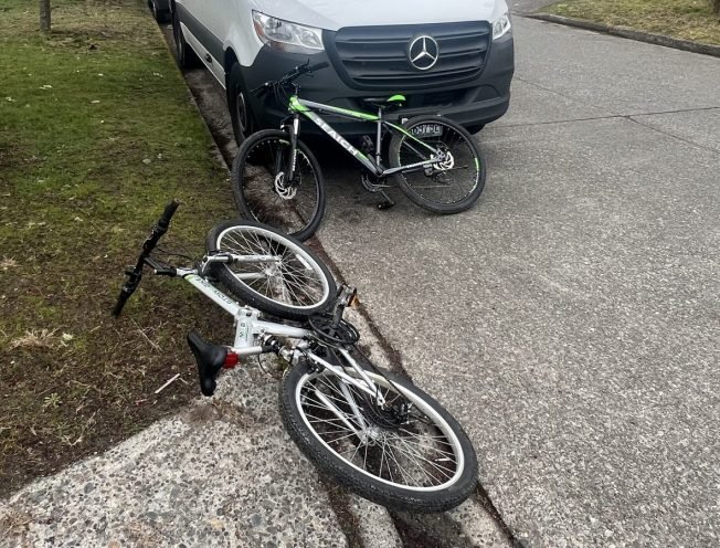 READER REPORT: 2 abandoned bicycles