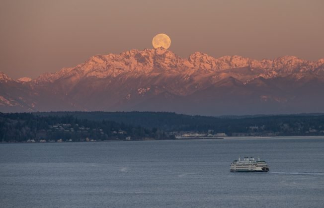 The West Seattle Wednesday list, with more marvelous moonset views