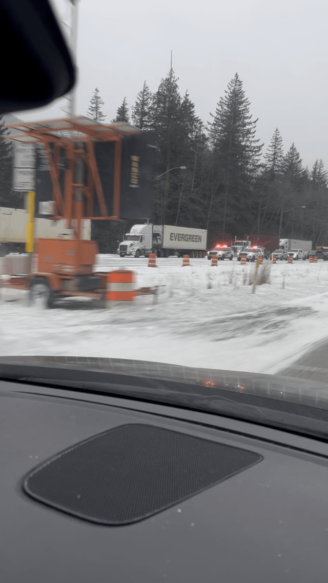 EB I-90 Snoqualmie Pass closed
