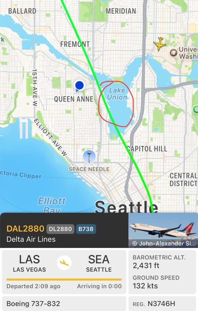 Just saw Delta Flight 2880 get struck by lightning over lake union