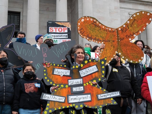 Hundreds rally for undocumented immigrant protections