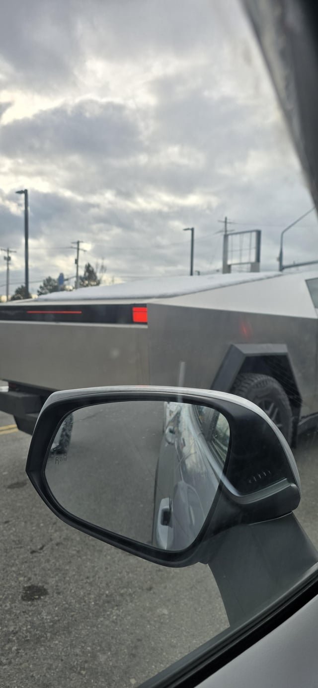 Drives an obnoxiously large truck, can’t be bothered to remove the 3 inches of snow blocking his entire window…
