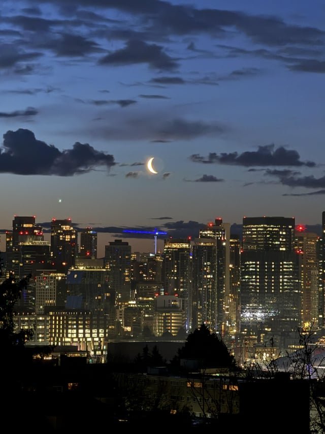 Crescent moon over Kerry Park this morning