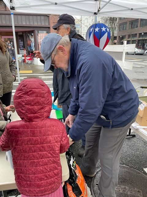 HAPPENING NOW: Kiwanis Club of West Seattle’s seed giveaway at Farmers’ Market