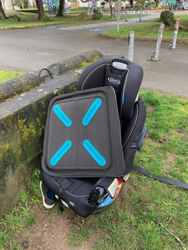 From the ‘dumped/possibly stolen’ file: Recognize this car seat?