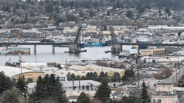 Here’s that big ship passing through the Ballard Bridge.. took about 20-30min.