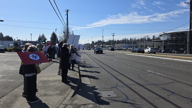 Tesla protest on Aurora.