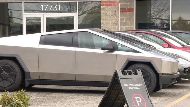 Lynnwood police investigating after Tesla Cybertrucks vandalized with anti-Musk messages