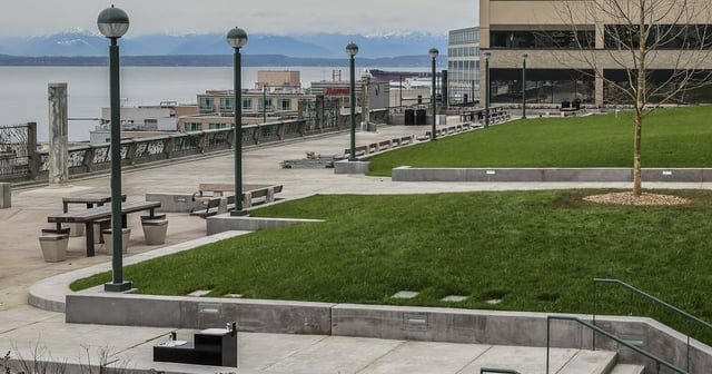 Mayor to reopen park at Pike Place Market caught in totem pole standoff