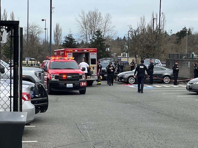 UPDATE: Police shoot suspect outside Southwest Precinct