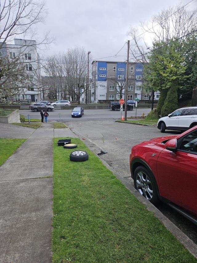 Is it a good idea to change tire on a down hill??