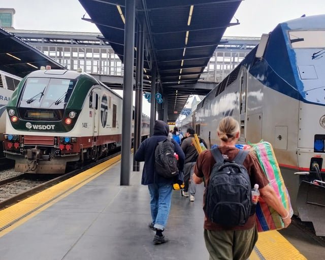 Amtrak Shelves 70 Aging ‘Horizon’ Traincars, Upending Cascades Service Indefinitely