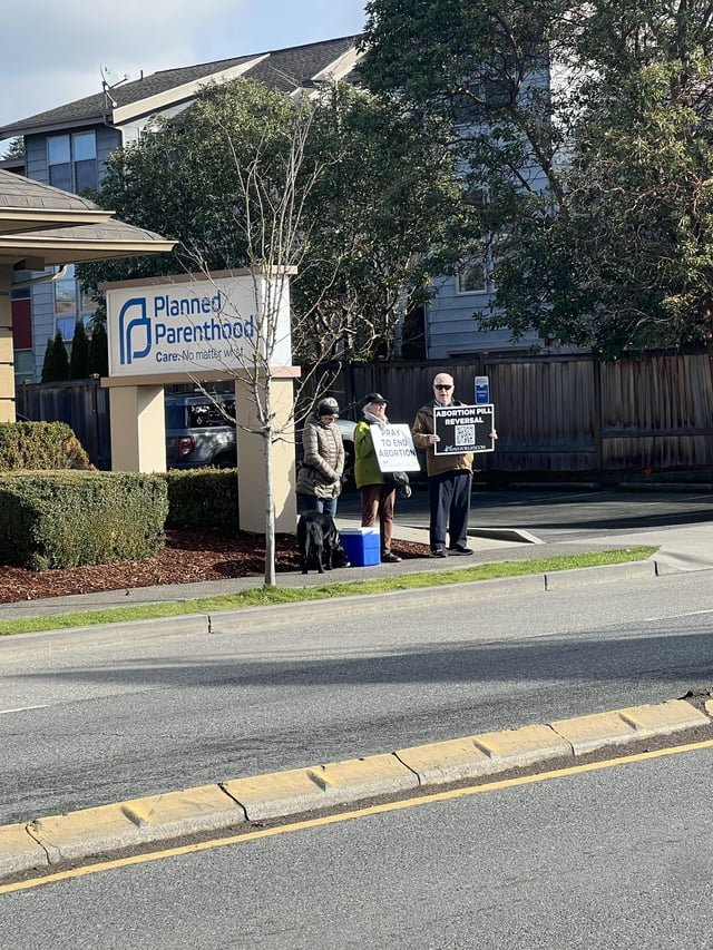 PSA: Anti abortion activism at Planned Parenthood on 105th N this morning