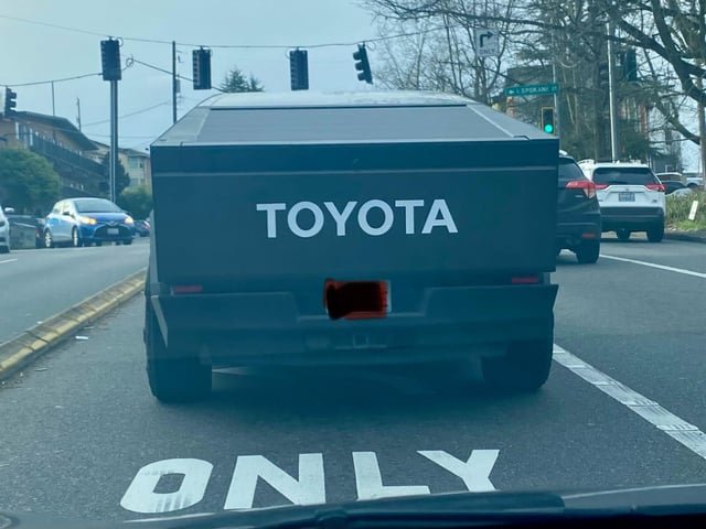 Seen on Beacon Hill. Even the Cybertruck is trying to dissociate.