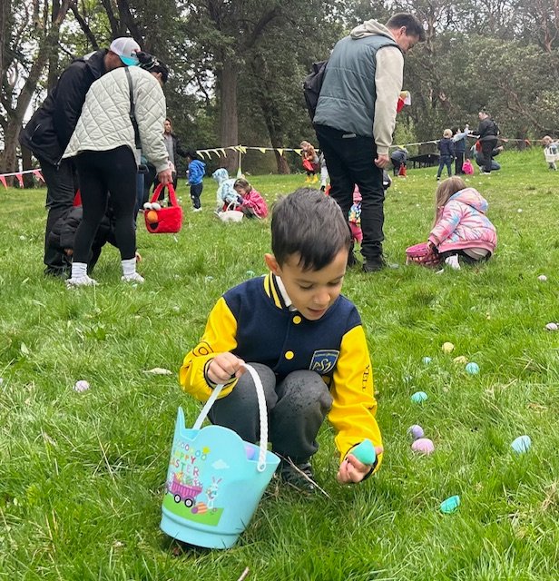 VIDEO: 15,000 eggs and hundreds of smiles at Lincoln Park for annual Eastridge egg hunt