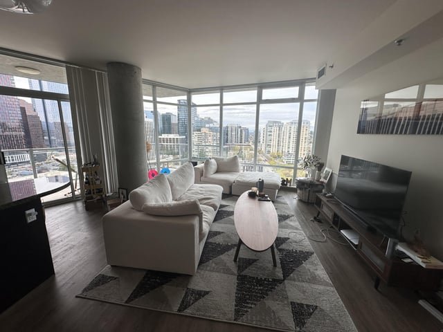 2b2b 22nd floor furnished apartment for rent