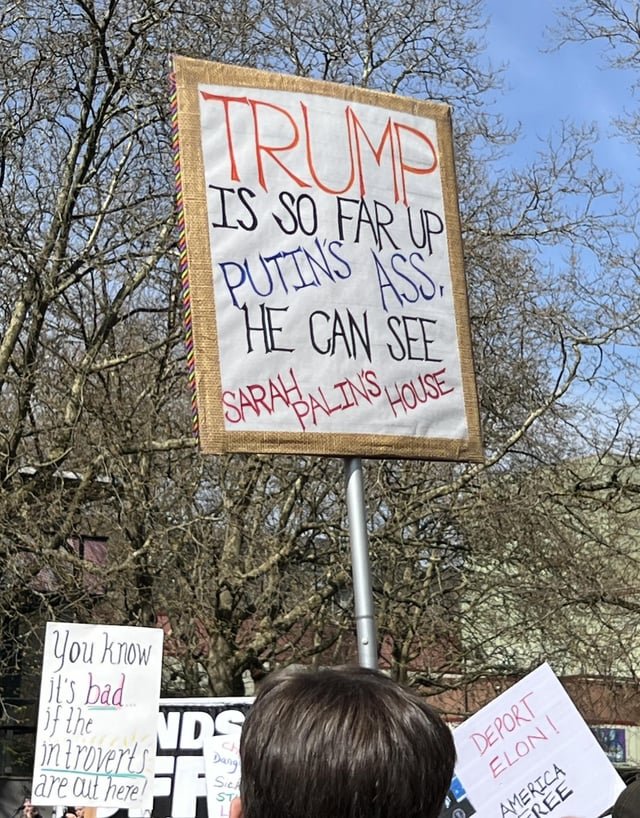 One of the funniest signs seen out there today 💯
