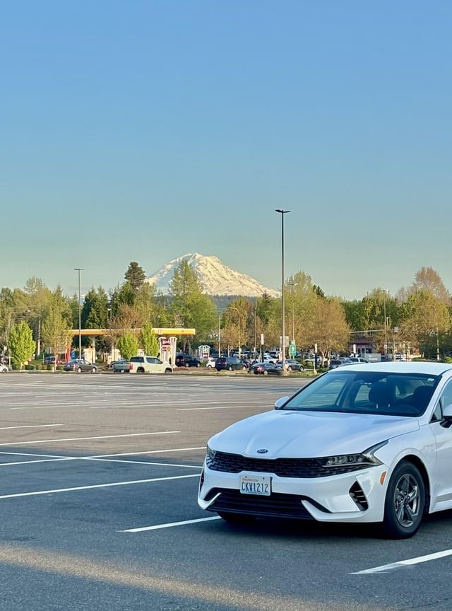 Sometimes it feels borderline insane to just be sitting in a random parking lot and—bam! this beaut appears out of nowhere 💕