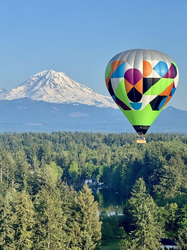 I’ve flown 700+ times in Seattle, that view of Mt. Rainier never gets old. Took this yesterday while flying. Wow.