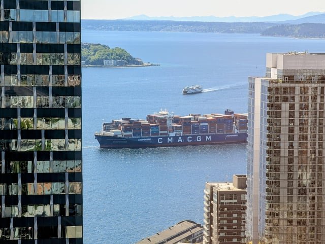 R/Seattle we did it! A nearly full container ship has arrived
