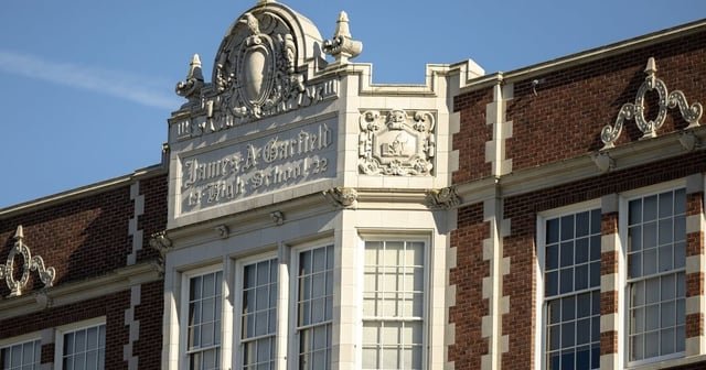 Seattle Public Schools mulls adding police officer to Garfield High