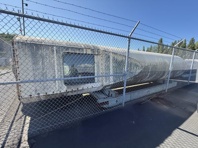 Can anyone identify what this is? It appears to be made for underwater. Found in Seattle storage parking lot.