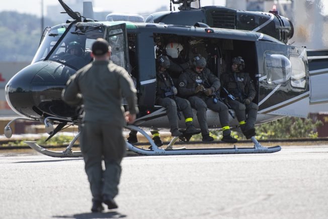 PHOTOS, VIDEO: Closer look at air/sea SWAT drill off West Seattle