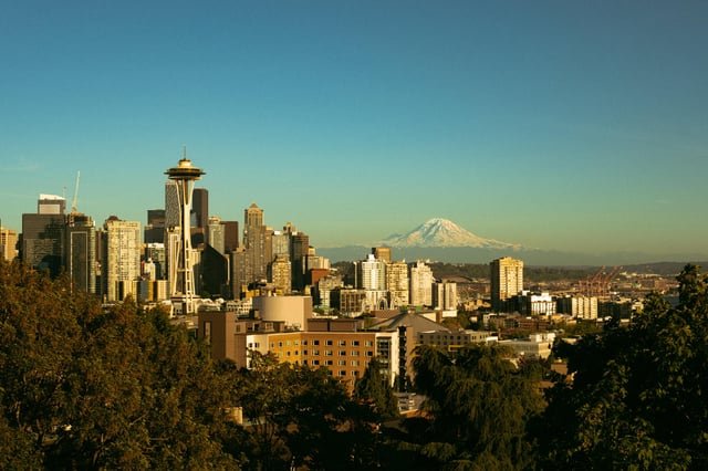 The mountain was out so I took my camera and went to Kerry Park