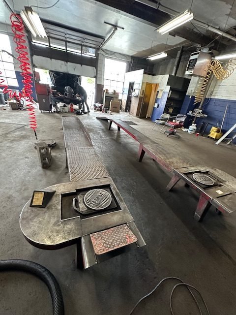 BIZNOTE FOLLOWUP: Closure/moving sale this weekend at longtime West Seattle Brake Service location