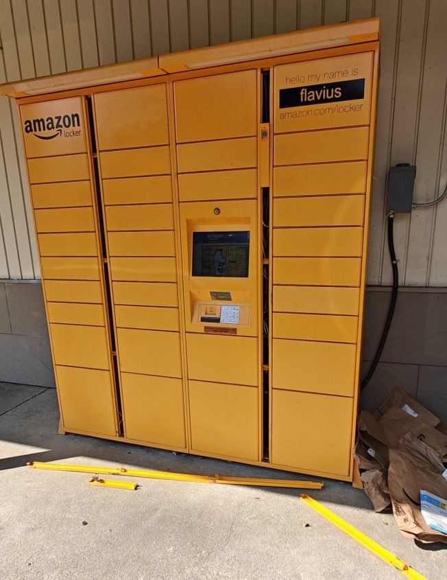 WEST SEATTLE CRIME WATCH: Amazon locker packages stolen