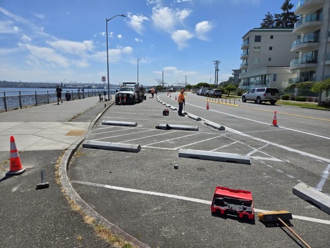 FOLLOWUP: SDOT starts work on Duwamish Head diagonal parking conversion, and explains sign removal