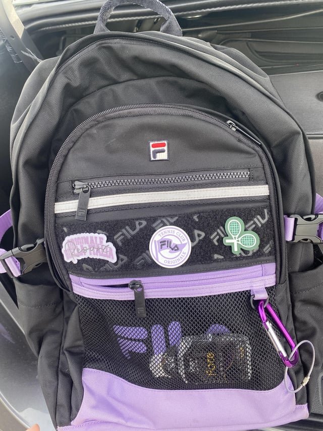 HELP Did someone find two passports and a driver’s licence？