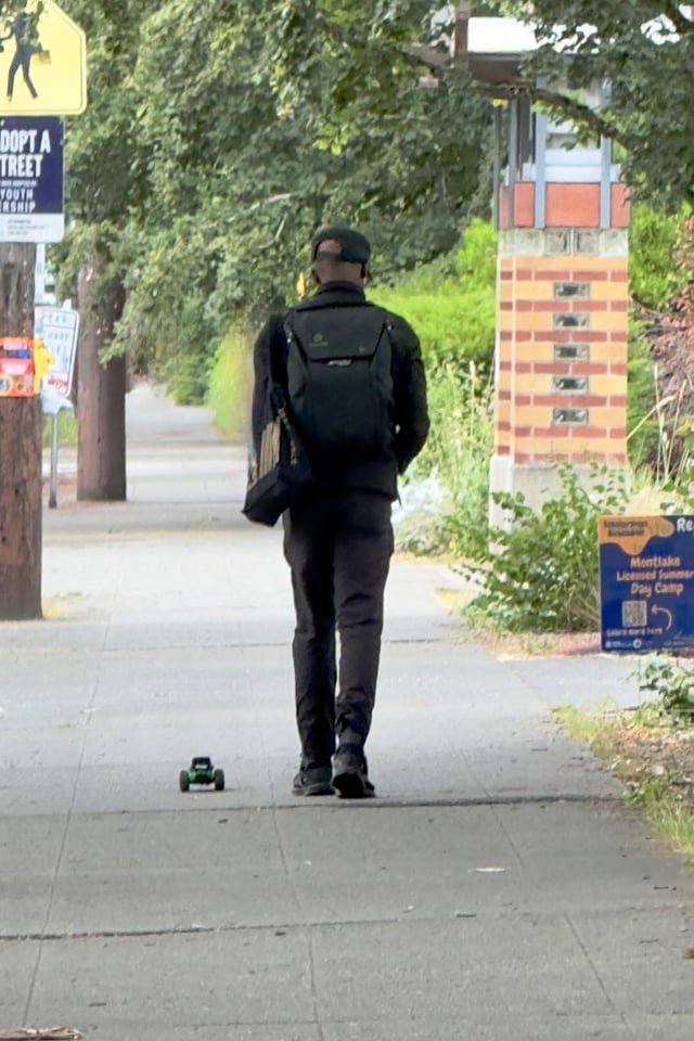 Wholesome moment seeing a man and his RC car going for a walk. I’m never leaving Seattle