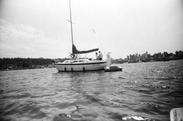 Hey Seattle, help me find this just-engaged couple!