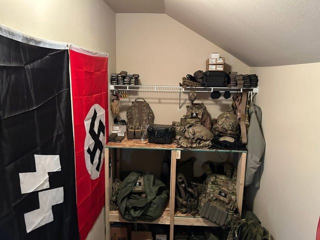 Two veterans accused of robbing WA Army base had Nazi flags, machine gun, prosecutors say