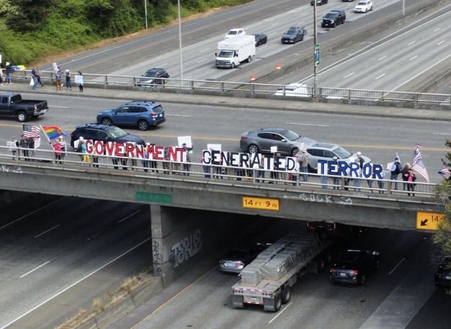 Alphabet Resistance gathered on the 50th St overpass
