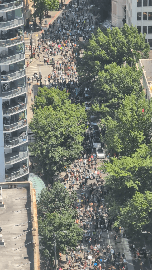 There’s at least 5times more people than in this 15 mins timelapse. I’ve never seen anything like this.