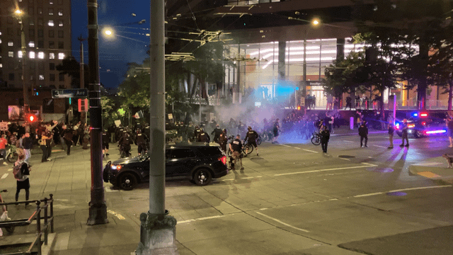 Police moving in near 3rd.